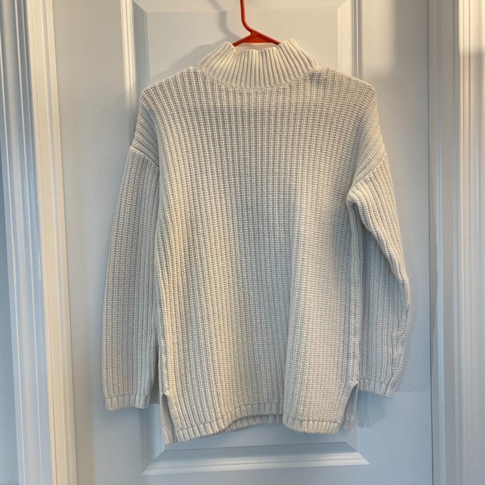 Gap cream colored turtleneck sweater - small